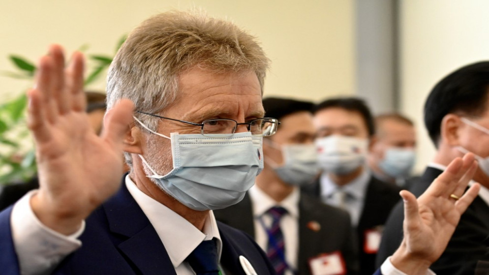 رئيس مجلس الشيوخ التشيكي ميلوس فيسترسيل يلوح عند وصوله إلى المطار في تايوان .30 أغسطس 2020.(أ ف ب )