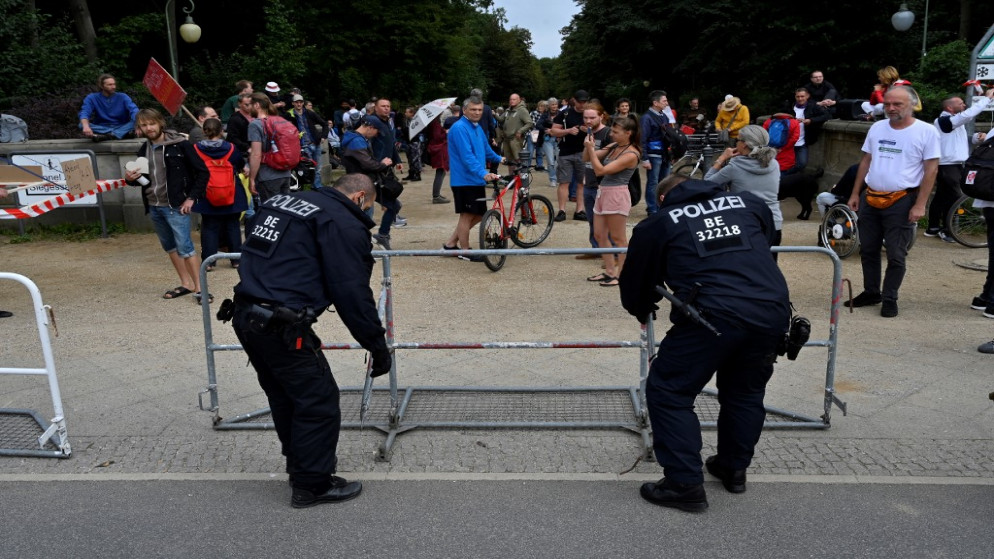 حواجز للشرطة الألمانية خلال احتجاج ضد القيود المتعلقة بوباء فيروس كورونا الجديد في برلين .1 سبتمبر 2020. (جون ماكدوغال / أ ف ب)