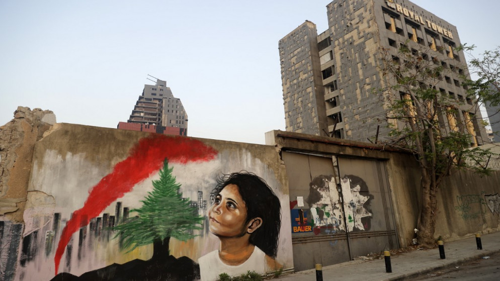 لوحة جدارية في العاصمة اللبنانية تصور فتاة أصيبت في وجهها في الانفجار الكبير الذي وقع في 4 آب/ أغسطس في مرفأ بيروت، 4 أيلول/سبتمبر 2020. (جوزيف عيد/ أ ف ب)