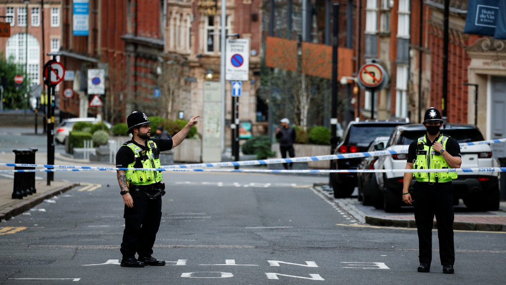 ضباط شرطة يقفون بالقرب من موقع حادث طعن في برمنغهام في بريطانيا. 06/09/2020. (فيل نوبل/ رويترز)