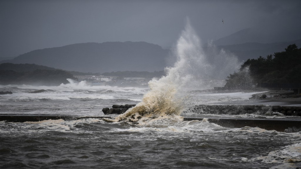 حركة أمواج على ساحل جزيرة شيكانوشيما ناتجة عن الأحوال الجوية جراء إعصار هايشن، 6 أيلول/سبتمبر 2020. (أ ف ب)