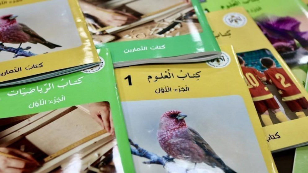 عدد النسخ الإجمالية من الكتب التي تمّ طباعتها بلغ (26702500) نسخة بكلفة (10723341) ديناراً. (صلاح ملكاوي/ المملكة)