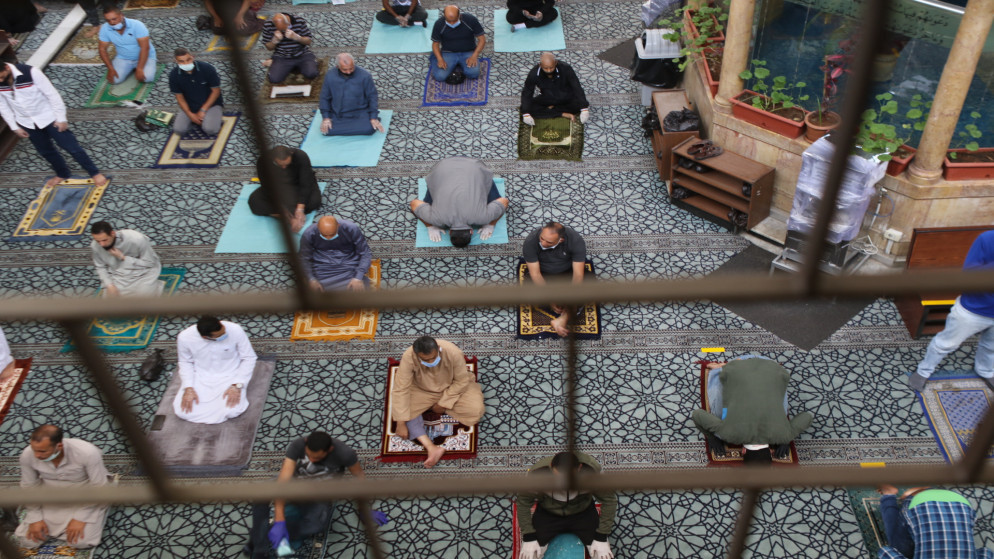 مصلون خلال صلاة الجمعة في المسجد الحسيني في وسط البلد يصلون الجمعة .5/6/2020.(صلاح ملكاوي /المملكة)