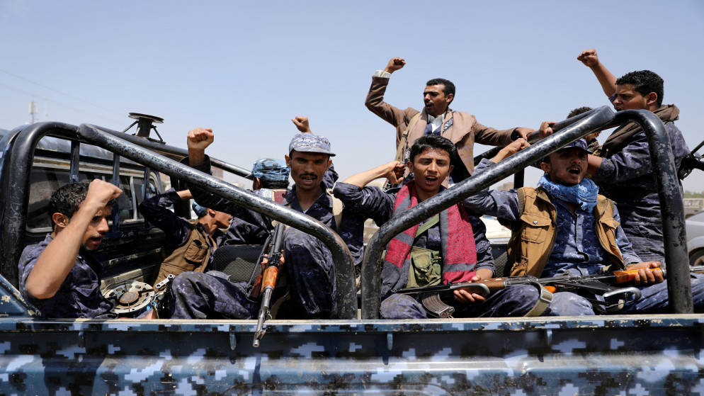 عناصر يتبعون جماعة الحوثي في شاحنة في العاصمة اليمنية صنعاء، 22 آب/أغسطس 2020. (رويترز)