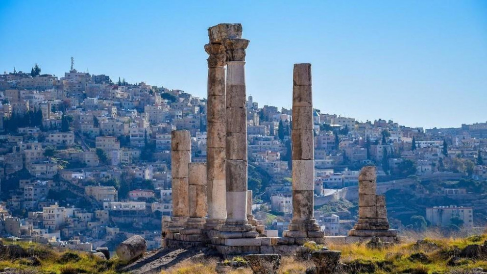 الأجواء تكون ليلا معتدلة الحرارة في أغلب المناطق وحارة نسبياً في الأغوار والبحر الميت والعقبة.  (shutterstock)