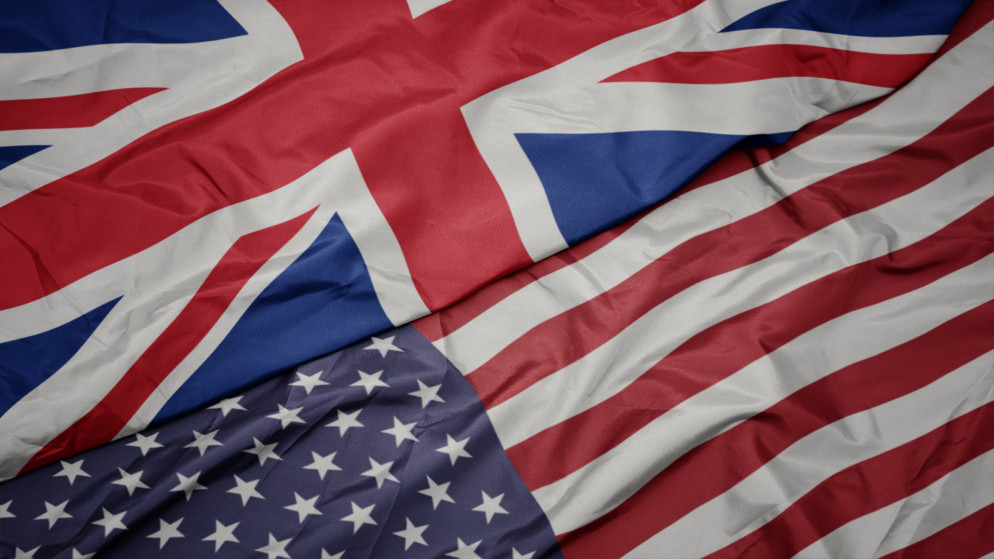 علما الولايات المتحدة والمملكة المتحدة. (shutterstock)