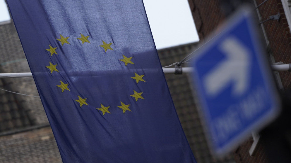 يرفرف علم الاتحاد الأوروبي خارج منزل أوروبي في وسط لندن. 31 ديسمبر 2020. (أ ف ب)