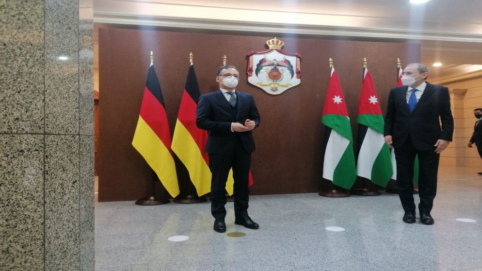 نائب رئيس الوزراء ووزير الخارجية وشؤون المغتربين أيمن الصفدي (يمين) مع وزير الخارجية الألماني هايكو ماس. (وزارة الخارجية)