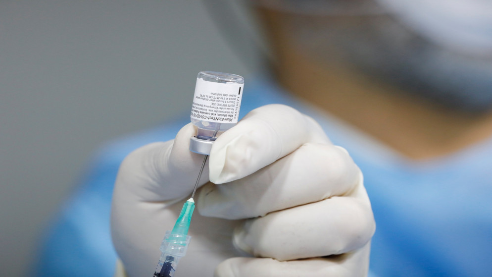 صورة للقاح مضاد لكوفيد-19. (رويترز)