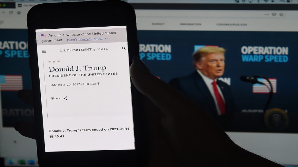 صورة توضيحية للقطة شاشة هاتف تظهر صفحة لوزارة الخارجية الأميركية تقول إن رئاسة دونالد ترامب تنتهي في 2021-01-11. (أ ف ب)