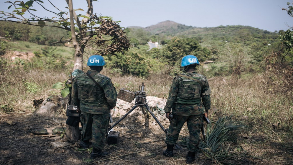 جنديان من قوات حفظ السلام في جمهورية إفريقيا الوسطى. (أ ف ب)