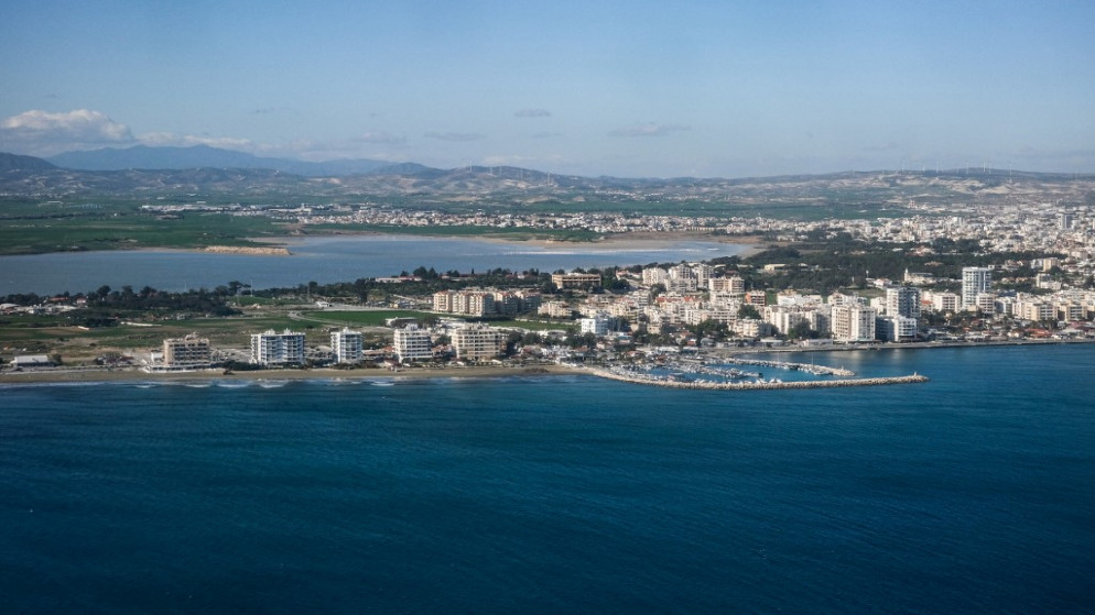 منظرا لمرسى مدينة لارنكا الساحلية القبرصية، 15 كانون الثاني/ يناير 2021. (أ ف ب)