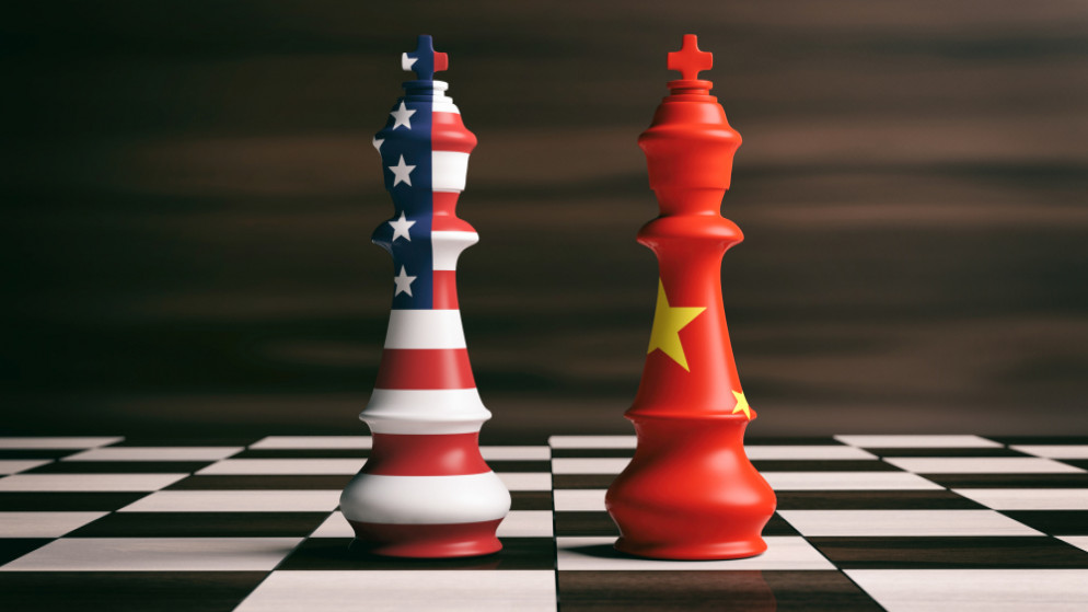 علم الولايات المتحدة والصين على الشطرنج. (shutterstock)