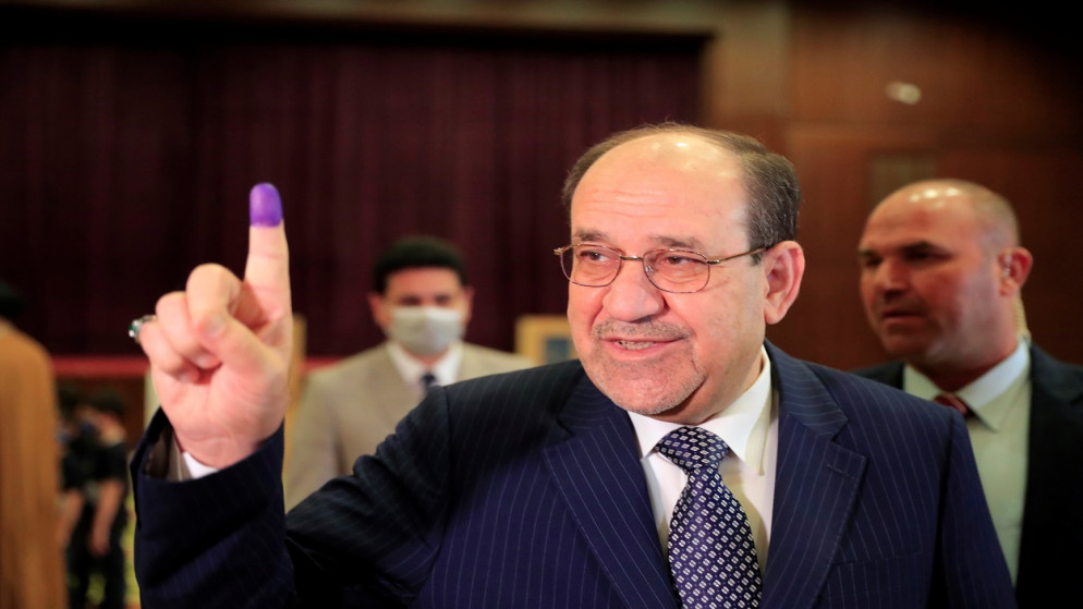 رئيس الوزراء العراقي الأسبق نوري المالكي بمركز اقتراع في بغداد. (رويترز)