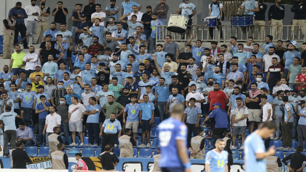 صورة أرشيفية لجمهور في مباراة جمعت الفيصلي مع الرمثا في دوري المحترفين. (صلاح ملكاوي/ المملكة)