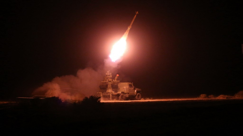 إطلاق صاروخ مضاد للطائرات خلال اليوم الثاني من تدريبات عسكرية بين الجيش الإيراني والحرس الثوري. 13 تشرين الأول/أكتوبر 2021. (أ ف ب)