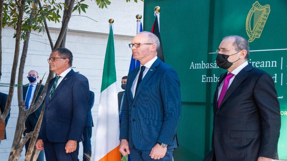 نائب رئيس الوزراء وزير الخارجية وشؤون المغتربين أيمن الصفدي خلال افتتاح مبنى سفارة إيرلندا الجديد في عمان. (السفارة الإيرلندية)