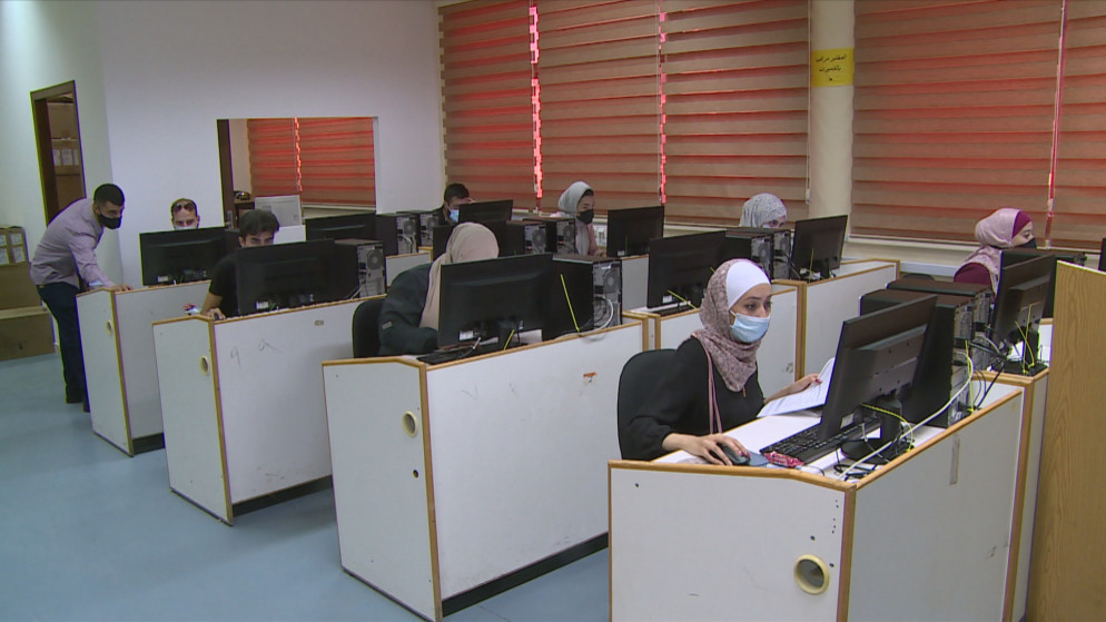 صورة أرشيفية لطلاب يقدمون امتحان الشامل. (المملكة)