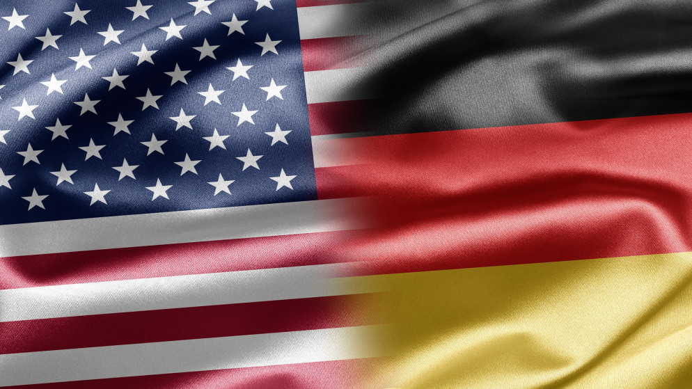علما الولايات المتحدة وألمانيا. (shutterstock)
