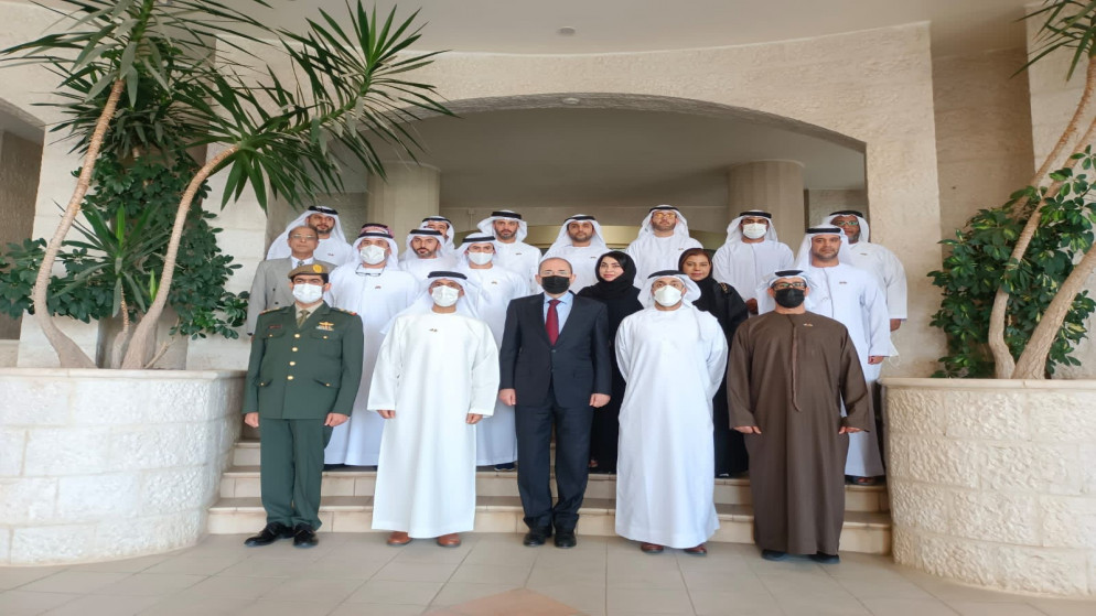 نائب رئيس الوزراء وزير الخارجية وشؤون المغتربين أيمن الصفدي مع وفد من كلية الدفاع الوطني الإماراتية. (وزارة الخارجية)