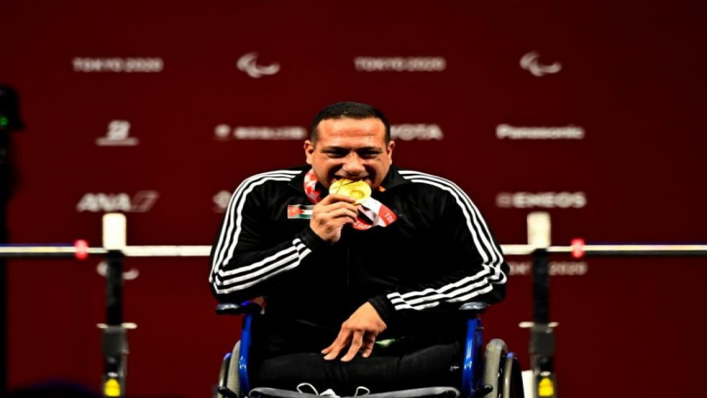 لاعب المنتخب الوطني لرفع الأثقال البارالمبي، عمر قرادة. (اللجنة الأولمبية الأردنية)