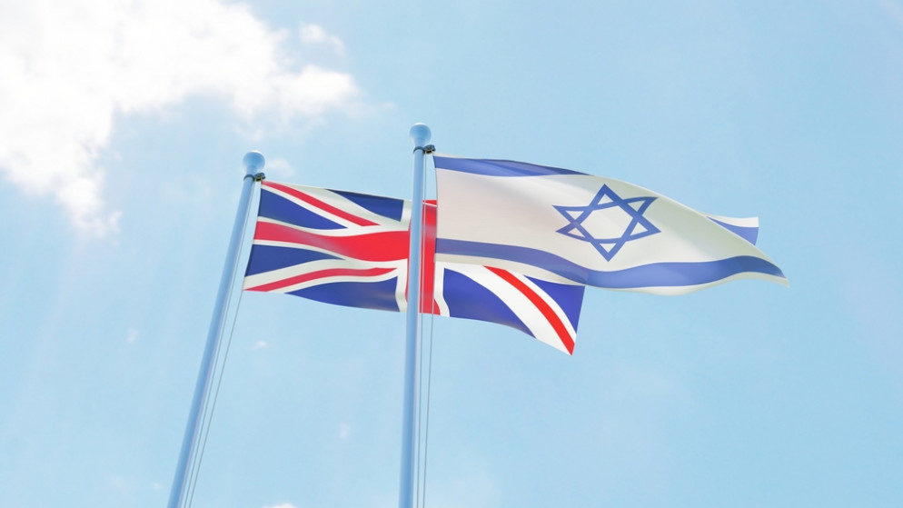 علما بريطانيا وإسرائيل. (shutterstock)