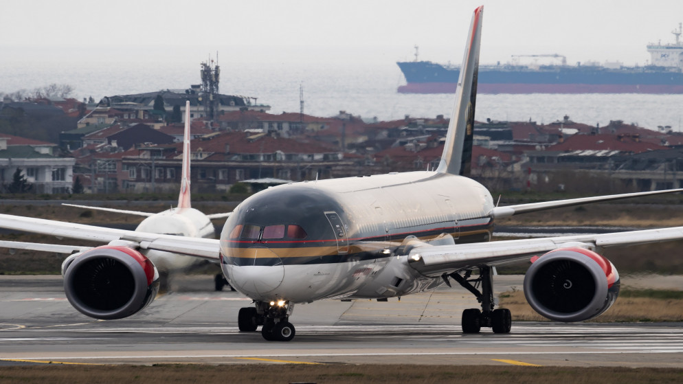 طائرة تتبع للملكية الأردنية في اسطنبول. (shutterstock)