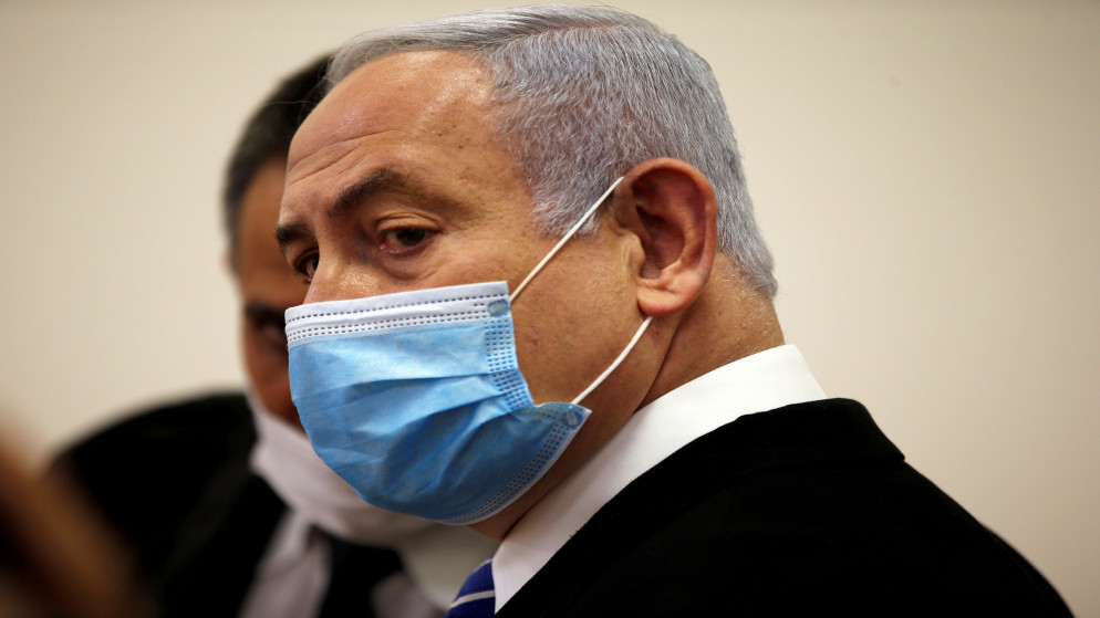 رئيس الوزراء الإسرائيلي بنيامين نتنياهو يرتدي كمامة للوقاية من فيروس كورونا المستجد. ( رويترز)