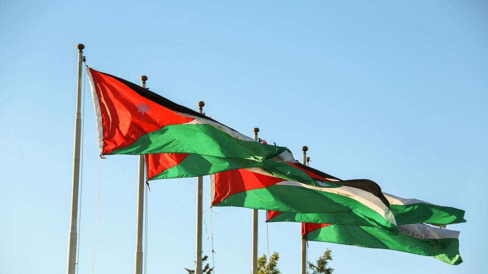 أعلام الأردن في العاصمة عمّان. (shutterstock)