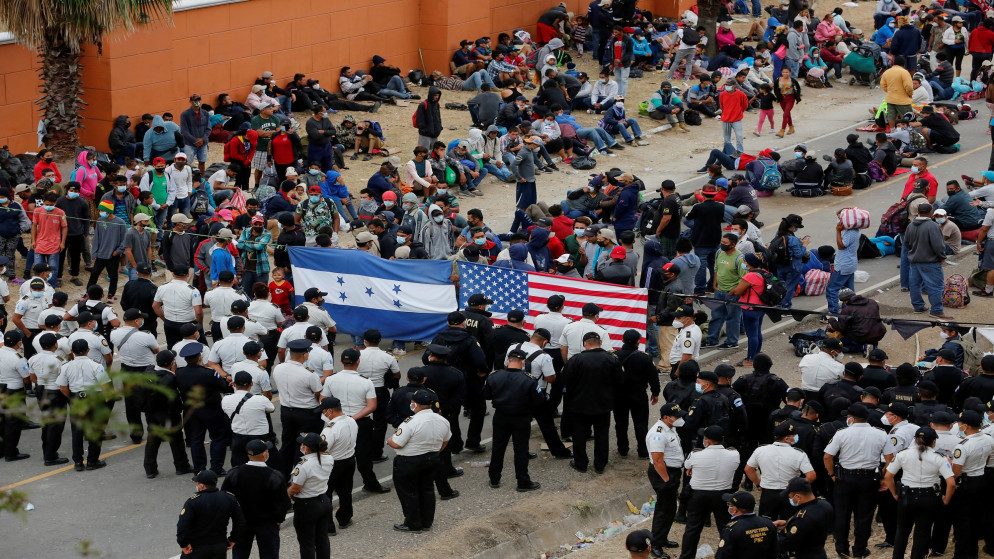 مجموعة من طالبي الهجرة للولايات المتحدة في الهندوراس. (رويترز)