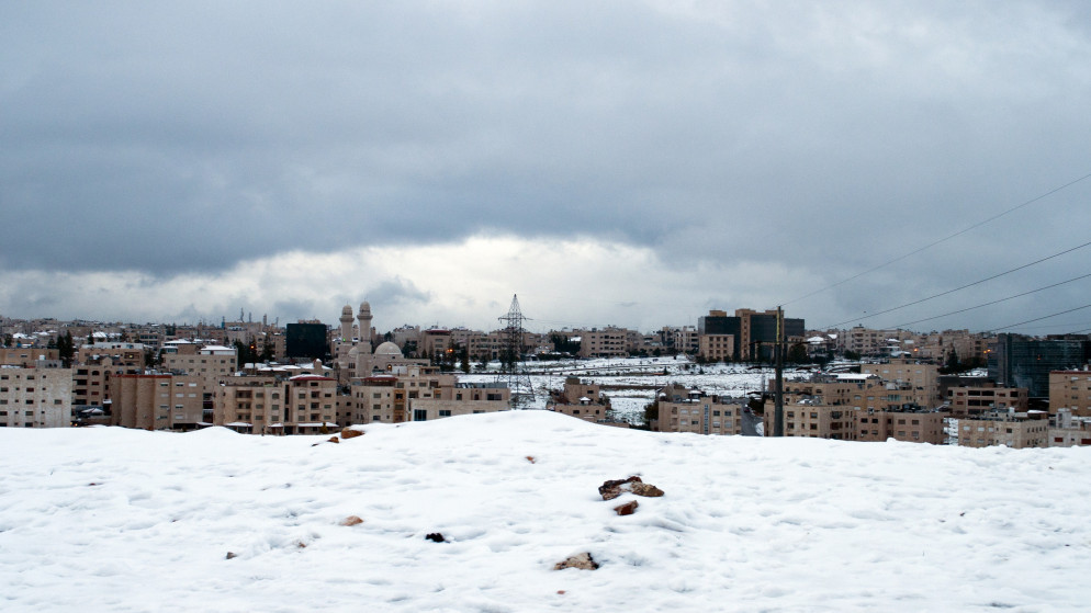 صورة أرشيفية لثلوج متراكمة في عمّان. (shutterstock)