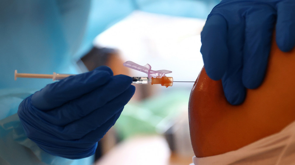 عملية تلقي اللقاح ديلنبورغ في ألمانيا، 7 كانون الثاني/يناير 2021. (رويترز)