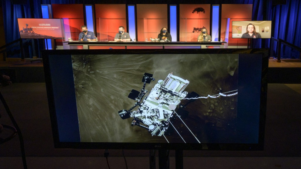 عرض صور جديدة لهبوط لمسبار التابع "برسفيرنس" لناسا على سطح المريخ 19/2/2021 (أ ف ب)