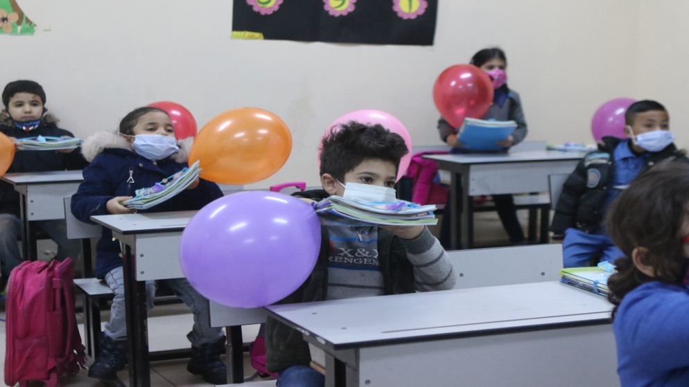 طلبة في إحدى مدارس عمّان خلال اليوم الأول من عودة التعليم الوجاهي في الفصل الدراسي الثاني. (صلاح ملكاوي / المملكة)