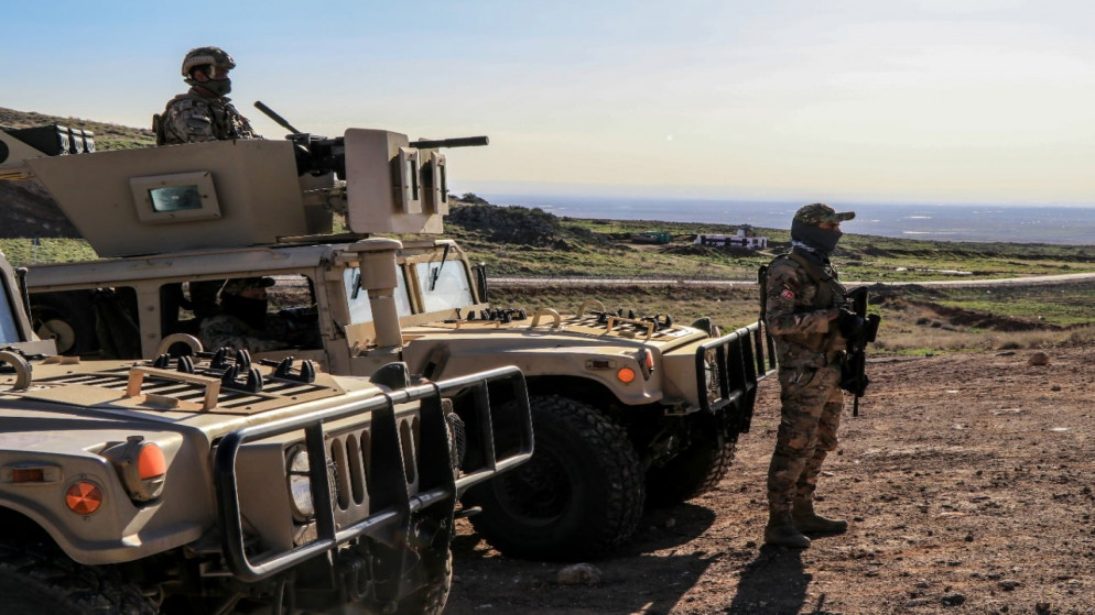 أفراد من القوات المسلحة الأردنية - الجيش العربي ينتشرون على الواجهتين الشمالية والشرقية لمواجهة تحديات أمنية. (القوات المسلحة الأردنية)
