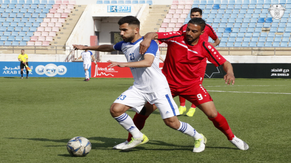 جانب من مباراة الجليل مع شباب العقبة في بطولة درع الاتحاد لكرة القدم. (اتحاد كرة القدم)