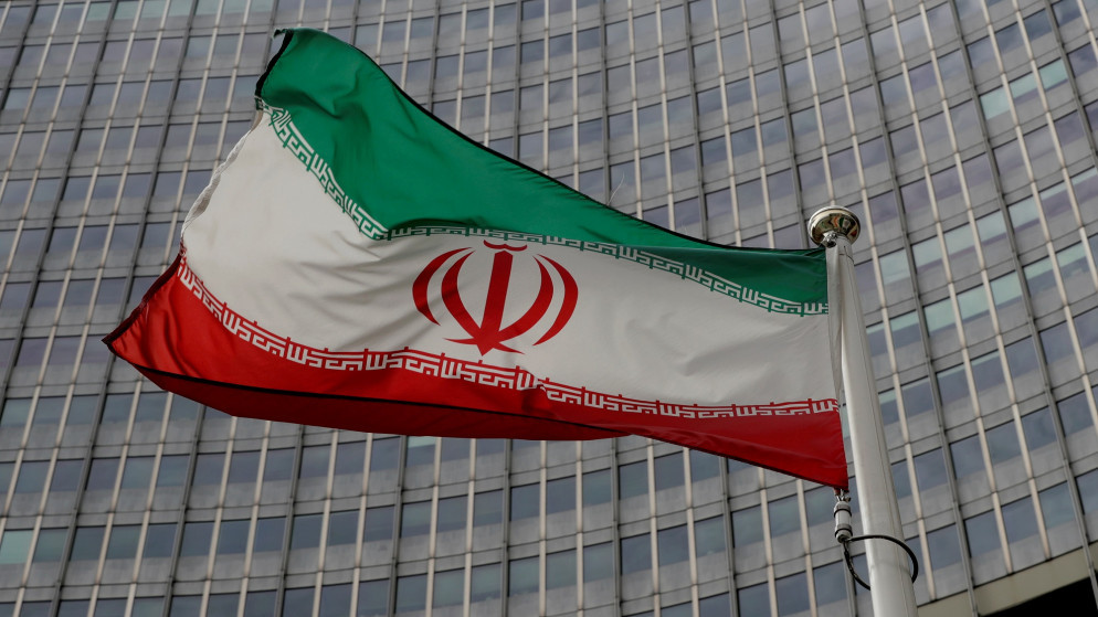 علم إيراني يرفرف أمام مقر الوكالة الدولية للطاقة الذرية في فيينا بالنمسا. 09/09/2019. (ليونارد فويجر / رويترز)