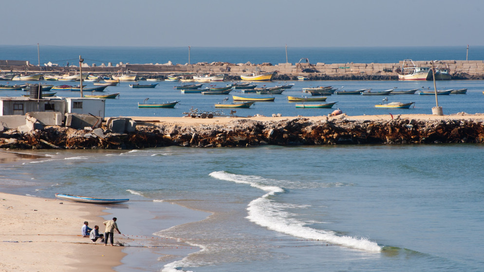 صورة أرشيفية لصيادين فلسطينيين في قطاع غزة. (shutterstock)