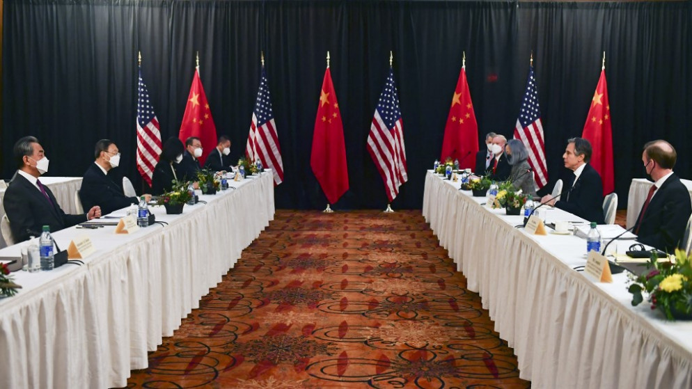وزير الخارجية الأميركي أنتوني بلينكين، يتحدث خلال الجلسة الافتتاحية للمحادثات الأميركية الصينية، فندق كابتن كوك في أنكوراج ، ألاسكا،  18 آذار/ مارس 2021. (أ ف ب)