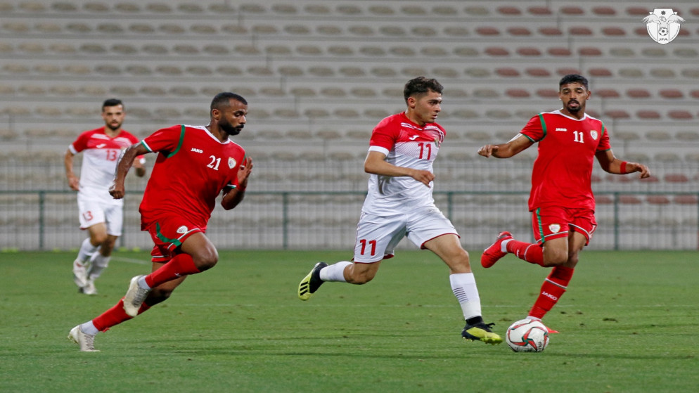 جانب من مباراة المنتخب الوطني مع منتخب عُمان. (اتحاد كرة القدم)