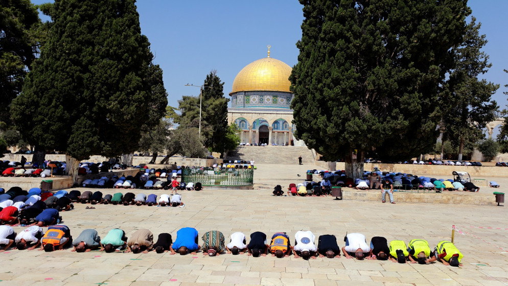 مصلون في باجات المسجد الأقصى الشريف. القدس المحتلة. 18 سبتمبر ، 2020. (رويترز)