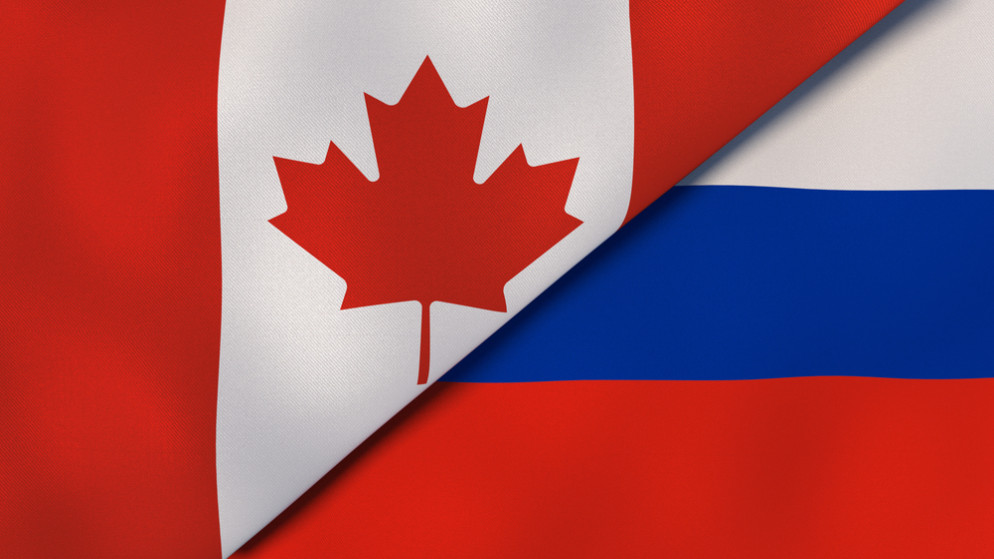علما كندا وروسيا (shutterstock)
