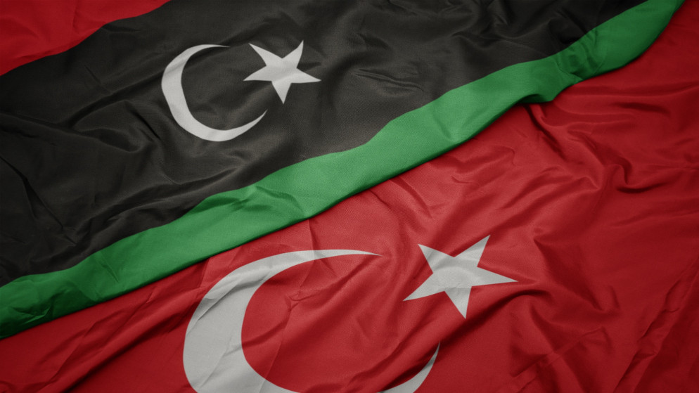 علما تركيا وليبيا. (shutterstock)
