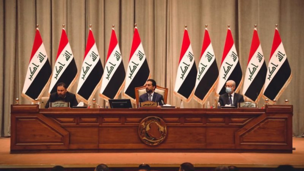 رئيس مجلس النواب العراقي محمد الحلبوسي (وسط) خلال جلسة للنواب. (مجلس النواب العراقي)