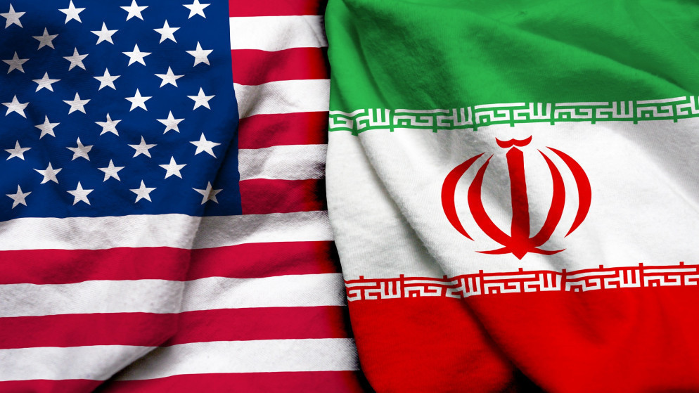 علما إيران (يمين) والولايات المتحدة. (shutterstock)