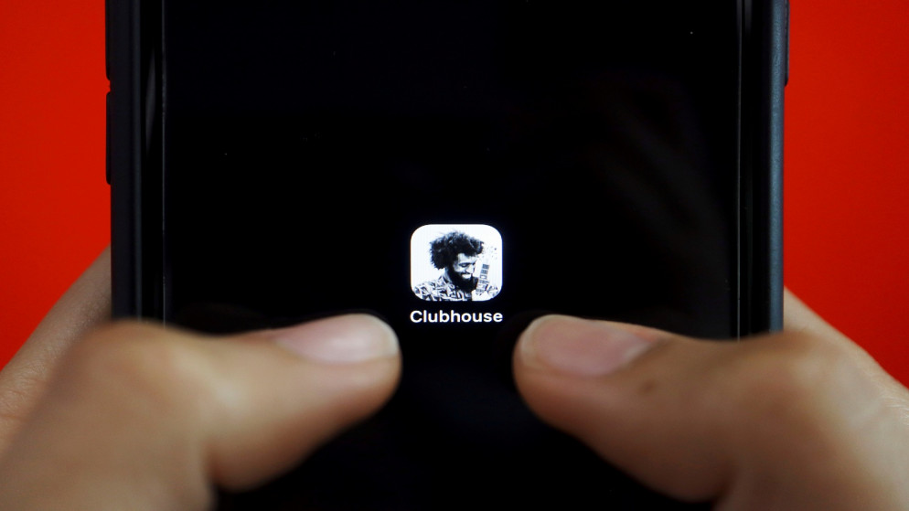 تطبيق الصوت الاجتماعي Clubhouse على هاتف محمول في هذه الصورة التوضيحية التي تم التقاطها في 8 فبراير 2021. (رويترز)