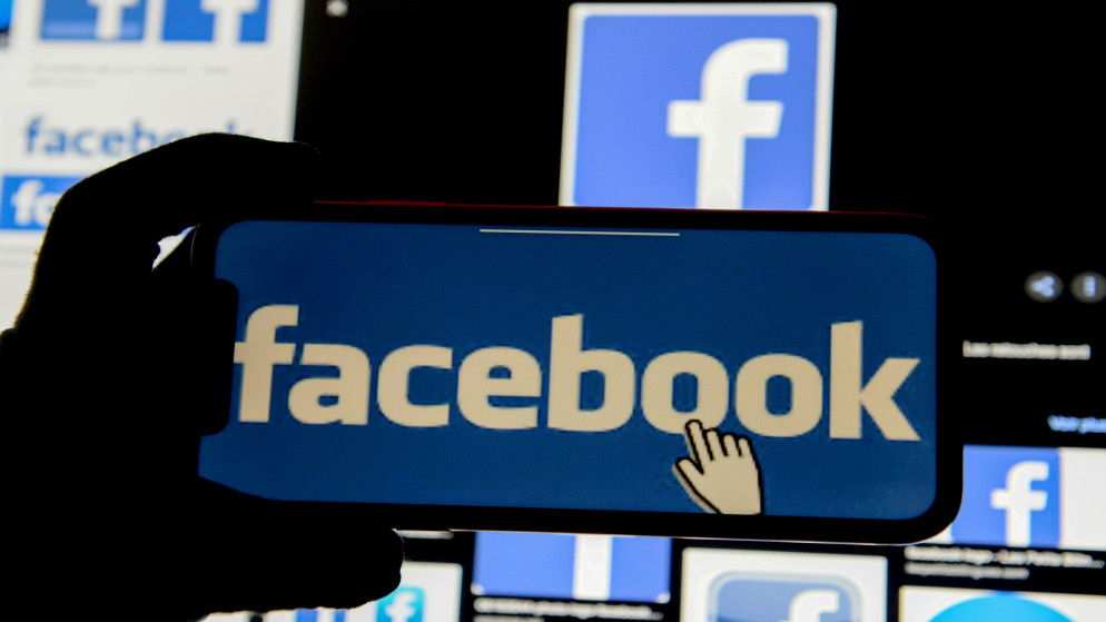 أعلنت فيسبوك أن تسريب البيانات الذي كُشف النقاب عنه مؤخرا وأثر على نحو 530 مليون مستخدم يرجع إلى إساءة استخدام إحدى خواصها في 2019. (رويترز)