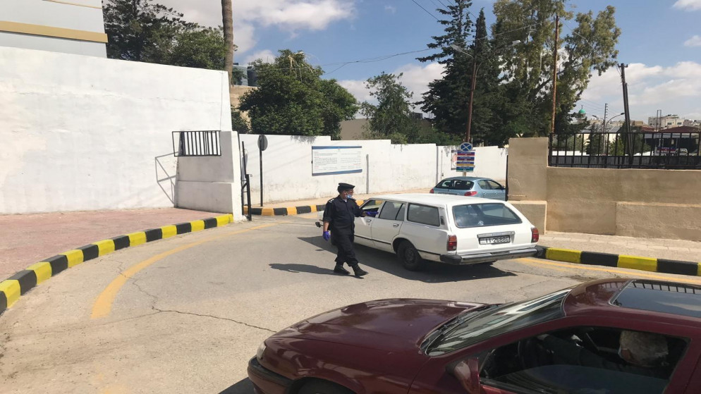 مدخل إدارة ترخيص السواقين والمركبات في منطقة ماركا في عمّان.(مجحم العجارمة/المملكة)