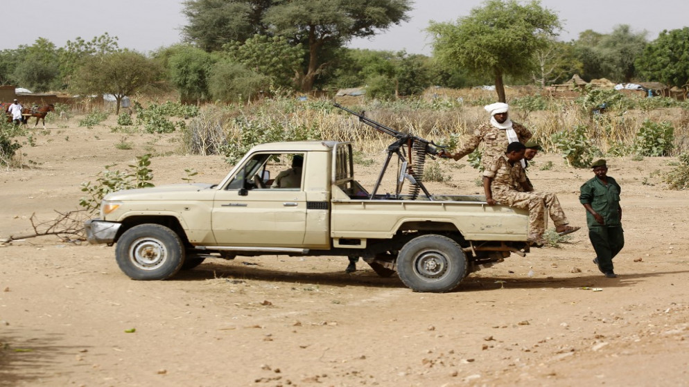 رجال أمن سودانيين في مدينة الجنينة عاصمة ولاية غرب دارفور. (أ ف ب)