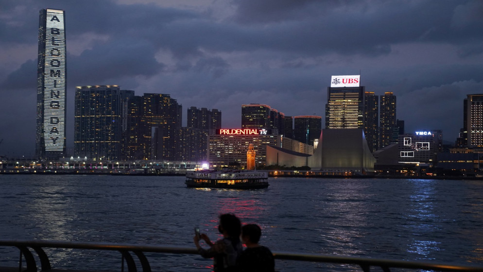 منطقة تسيم شا تسوي بعد غروب الشمس في هونغ كونغ، الصين، 30 مارس 2021. (رويترز)